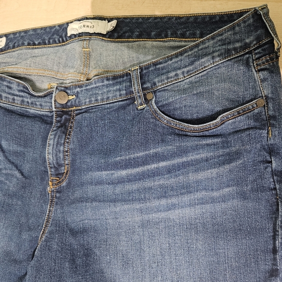 Torrid Relaxed Bootcut Distressed Denim Jeans size 26 - Picture 3 of 9